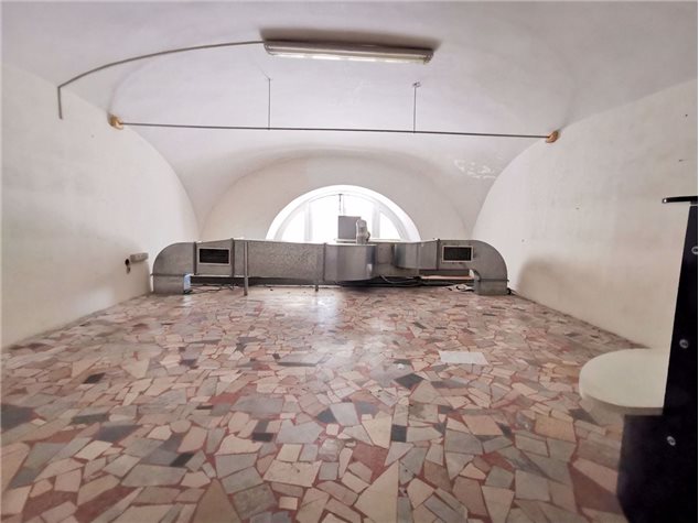 >Locale commerciale Caserta